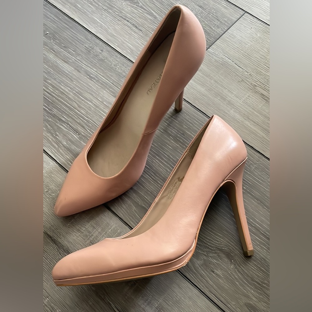 Salmon pink heels